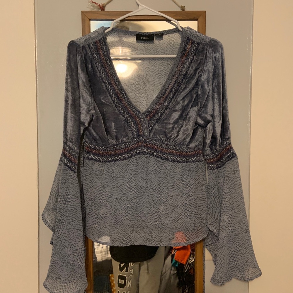 Flared sleeve shirt